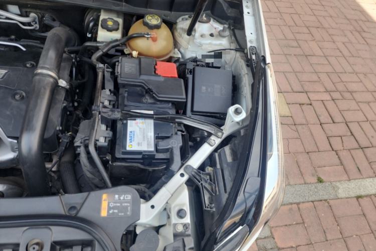 Used Cadillac XT5 2016 25T Tech Edition Engine Bay Left
