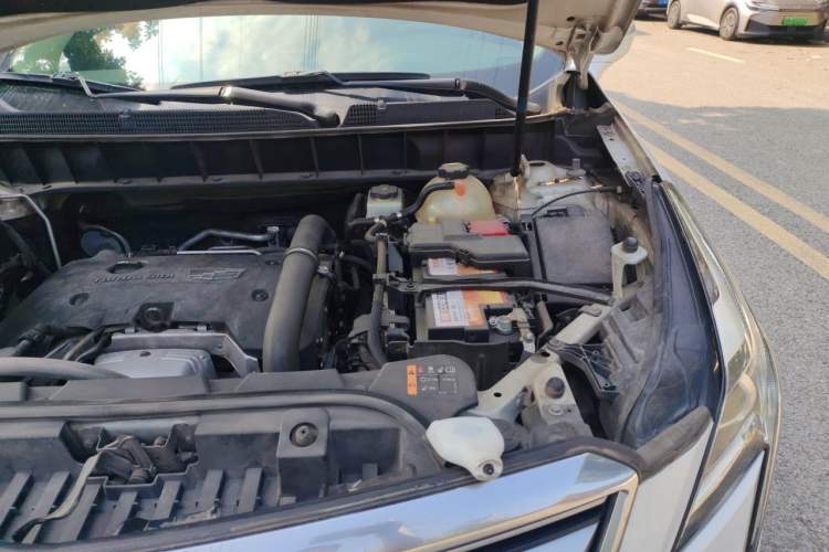 Used Cadillac XT5 2016 25T Luxury Model Engine Bay Left