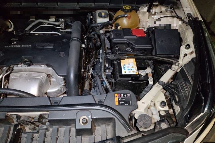 Used Cadillac XT5 2016 28T Four-Wheel Drive Luxury Model Engine Bay Left