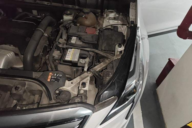 Used Cadillac XT5 2016 28T Four-Wheel Drive Luxury Model Engine Bay Left