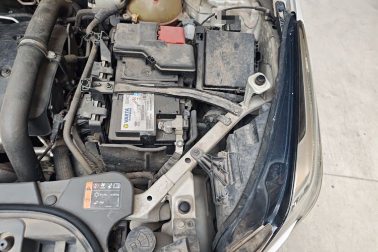 Used Cadillac XT5 2016 25T Luxury Model Engine Bay Left