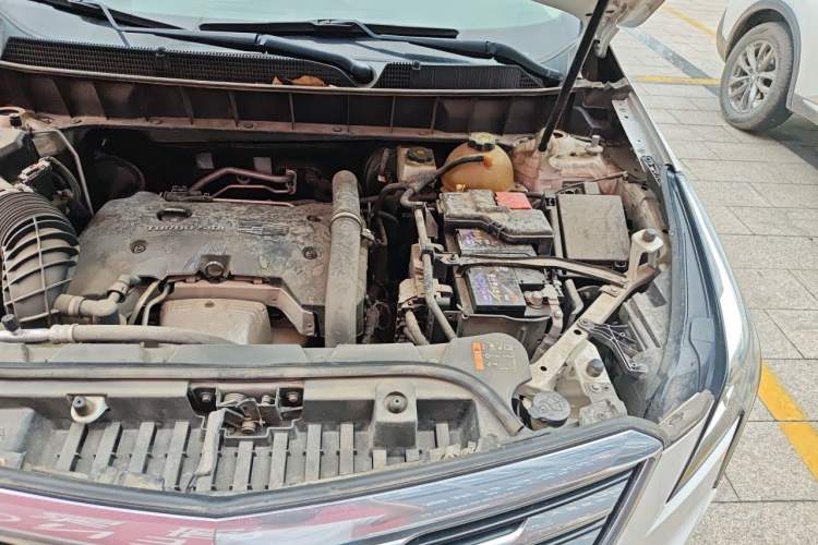 Used Cadillac XT5 2016 25T Luxury Model Engine Bay Left