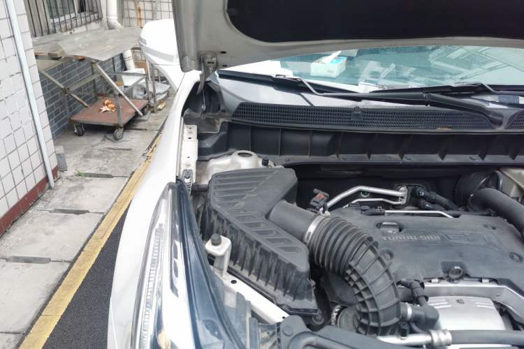 Used Cadillac XT5 2016 25T Luxury Model Engine Bay Right