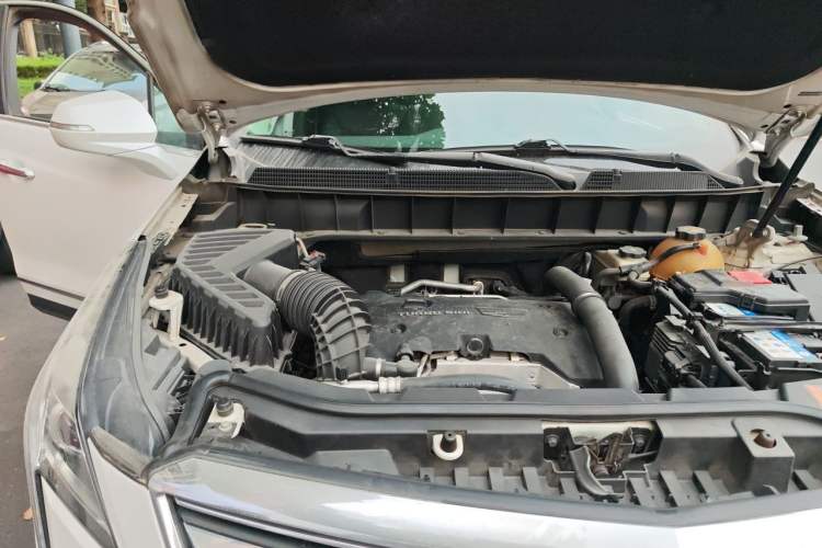 Used Cadillac XT5 2016 25T Luxury Model Engine Bay Right