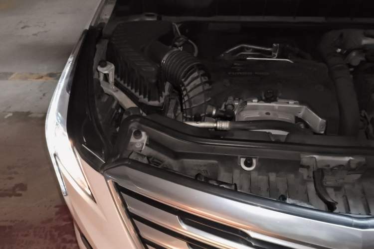 Used Cadillac XT5 2016 28T Four-Wheel Drive Tech Version Engine Bay Right