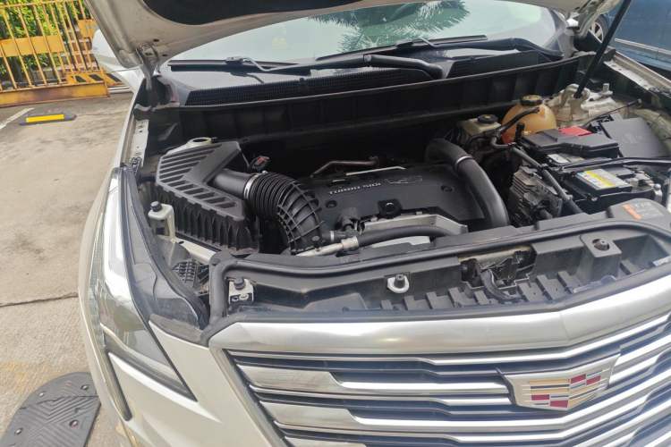 Used Cadillac XT5 2016 28T Four-Wheel Drive Luxury Model Engine Bay Right