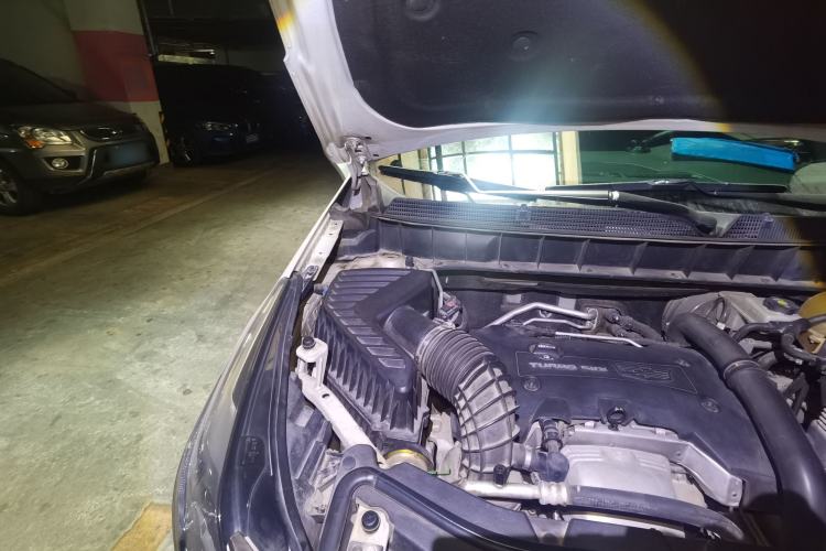 Used Cadillac XT5 2016 28T Four-Wheel Drive Tech Version Engine Bay Right