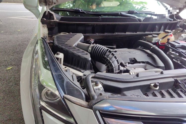 Used Cadillac XT5 2016 28T Four-Wheel Drive Tech Version Engine Bay Right