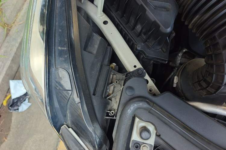 Used Cadillac XT5 2016 28T Four-Wheel Drive Tech Version Engine Bay Right