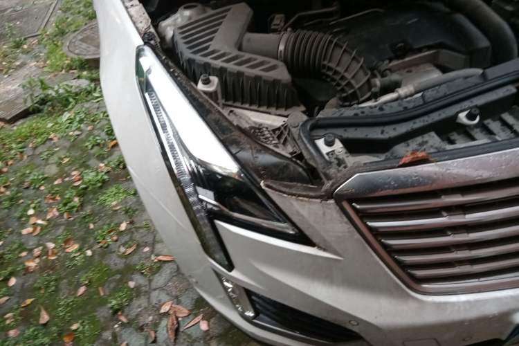 Used Cadillac XT5 2016 28T 4x4 Platinum Edition Engine Bay Right