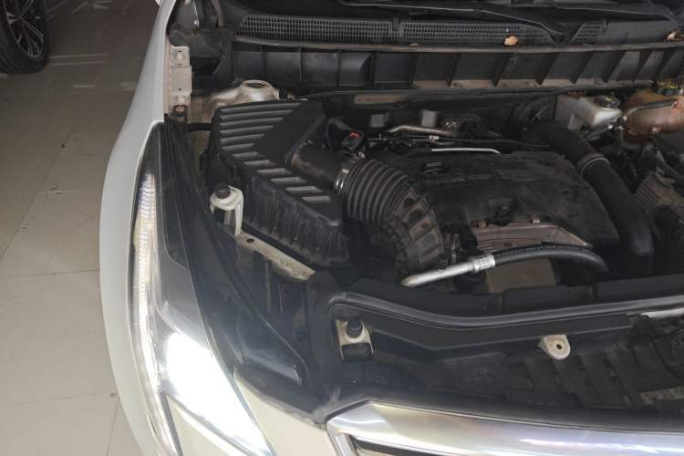 Used Cadillac XT5 2016 25T Luxury Model Engine Bay Right