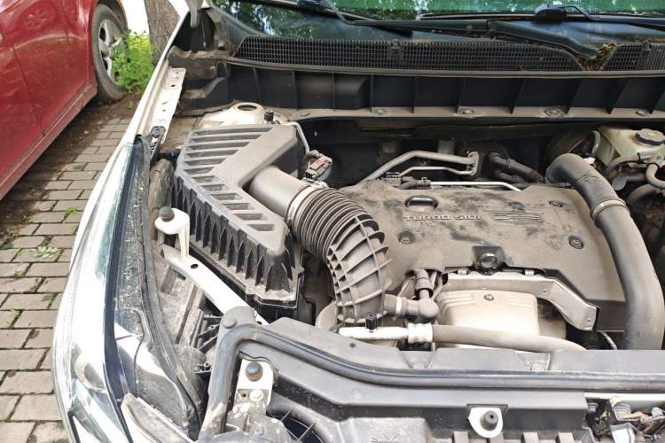 Used Cadillac XT5 2016 25T Luxury Model Engine Bay Right