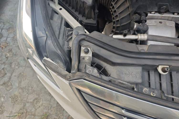 Used Cadillac XT5 2016 25T Luxury Model Engine Bay Right