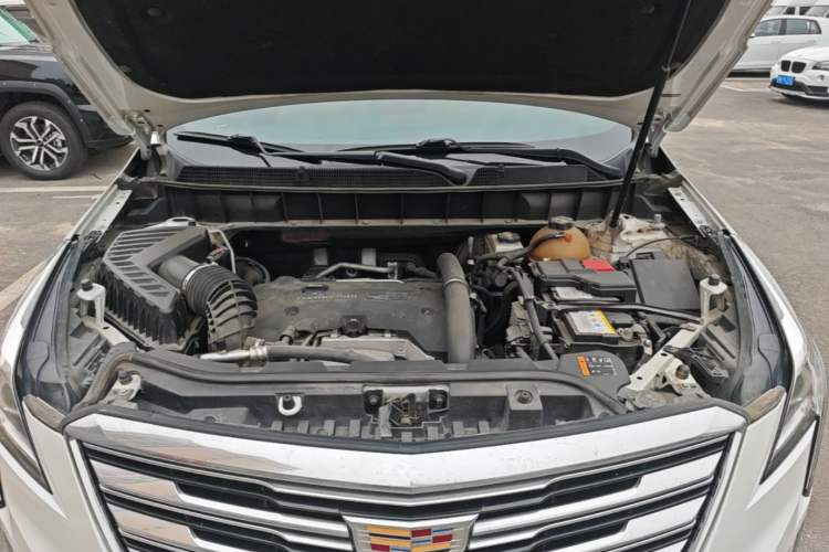 Used Cadillac XT5 2016 25T Tech Edition Engine Bay