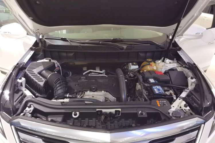 Used Cadillac XT5 2016 25T Luxury Model Engine Bay