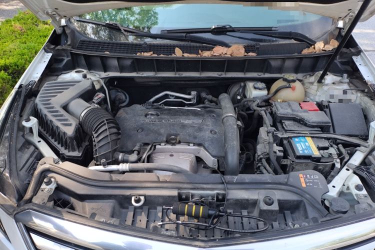 Used Cadillac XT5 2016 25T Tech Edition Engine Bay
