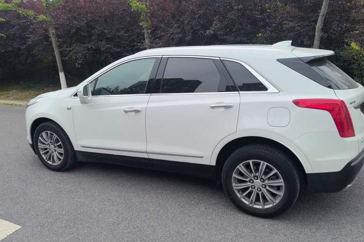 Used Cadillac XT5 2016 28T Four-Wheel Drive Luxury Model Exterior 2