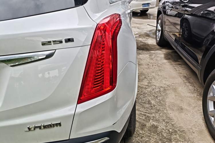 Used Cadillac XT5 2016 25T Luxury Model Exterior 3