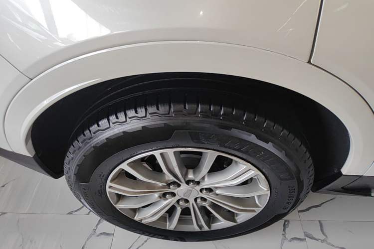 Used Cadillac XT5 2016 28T Four-Wheel Drive Luxury Model Exterior 5