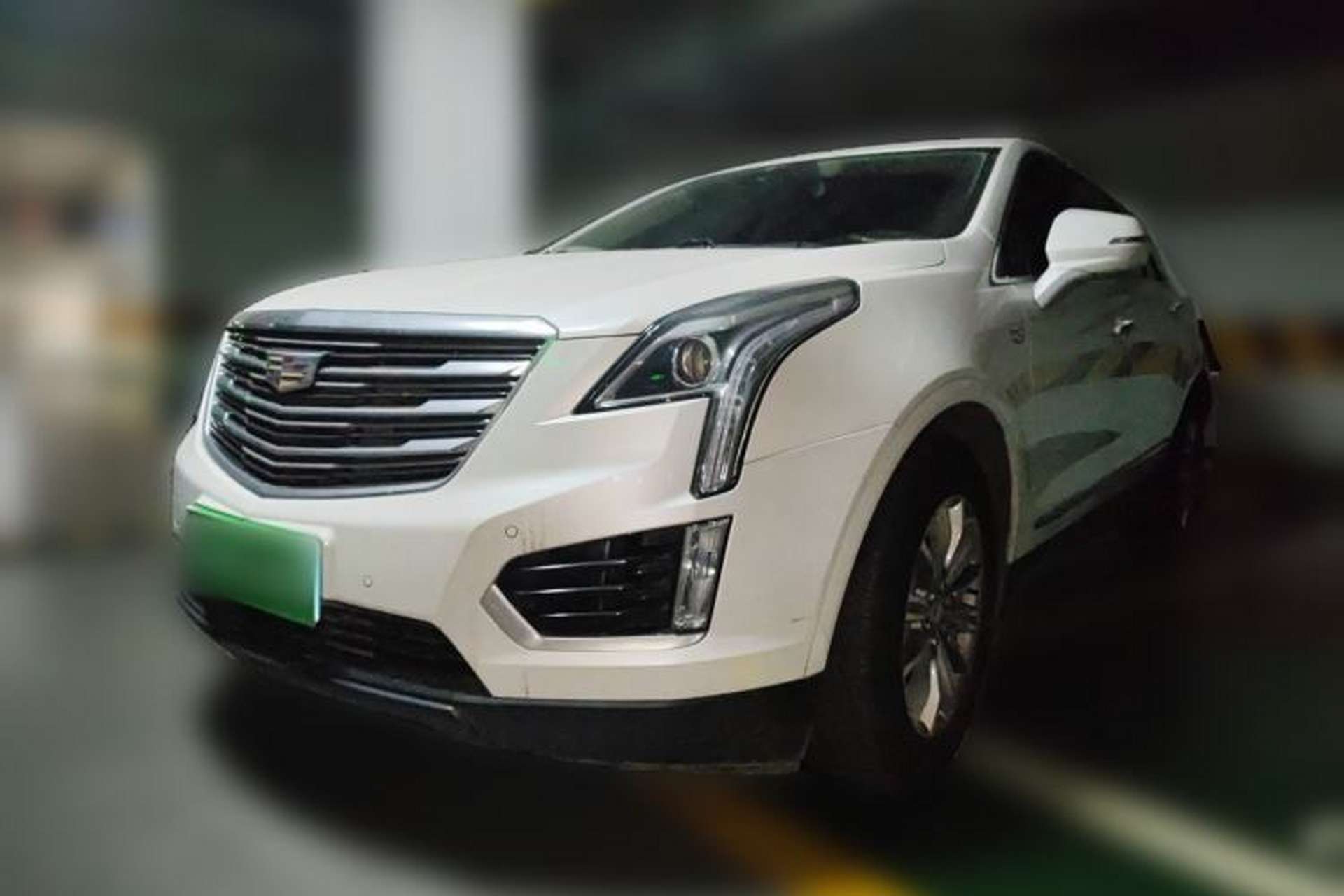Used Cadillac XT5 2016 25T Luxury Model Front Left 45 Deg
