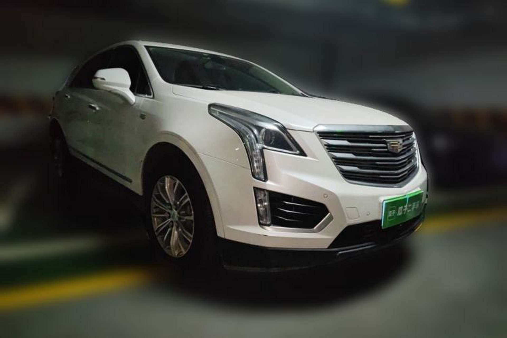 Used Cadillac XT5 2016 25T Luxury Model Front Right 45 Deg