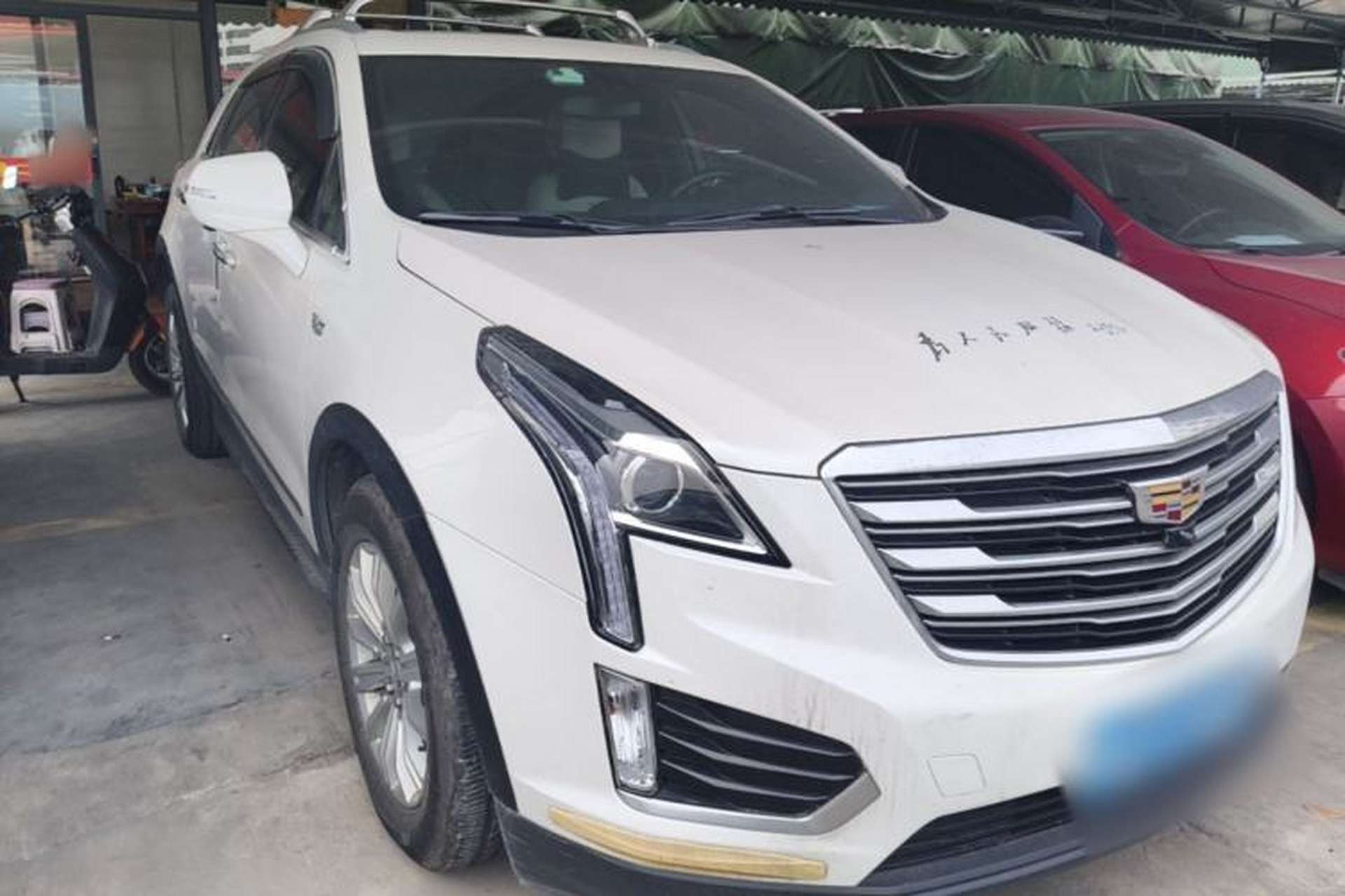 Used Cadillac XT5 2016 28T Four-Wheel Drive Tech Version Front Right 45 Deg