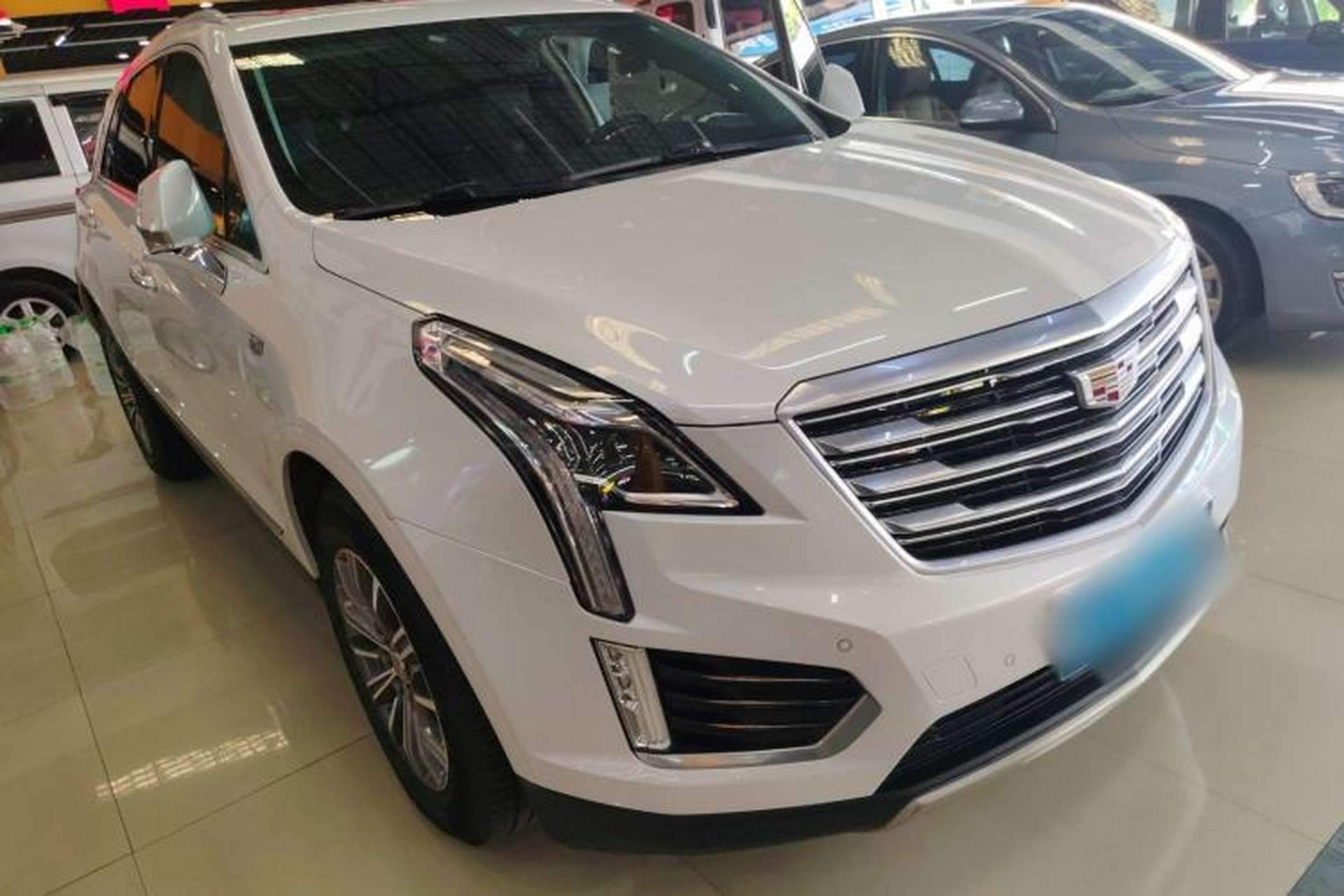 Used Cadillac XT5 2016 28T Four-Wheel Drive Luxury Model Front Right 45 Deg