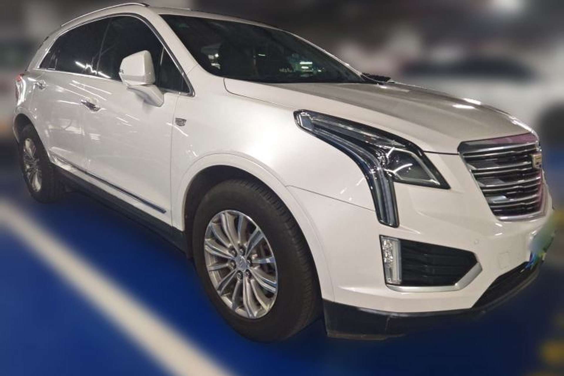 Used Cadillac XT5 2016 28T Four-Wheel Drive Tech Version Front Right 45 Deg