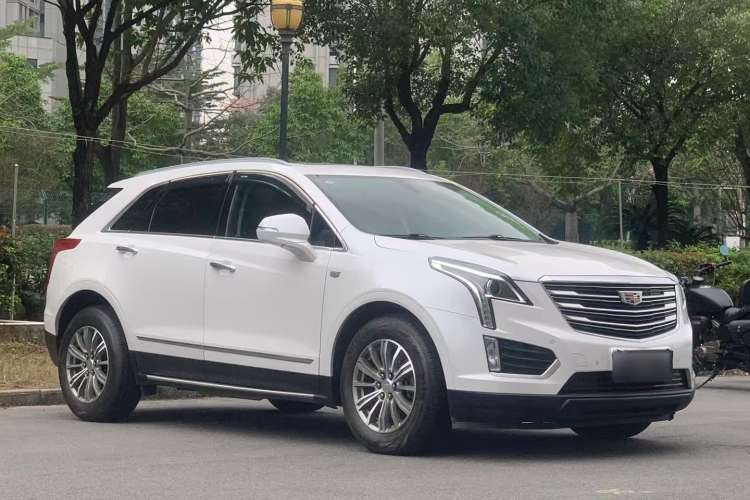 Used Cadillac XT5 2016 25T Luxury Model Front Right 45 Deg