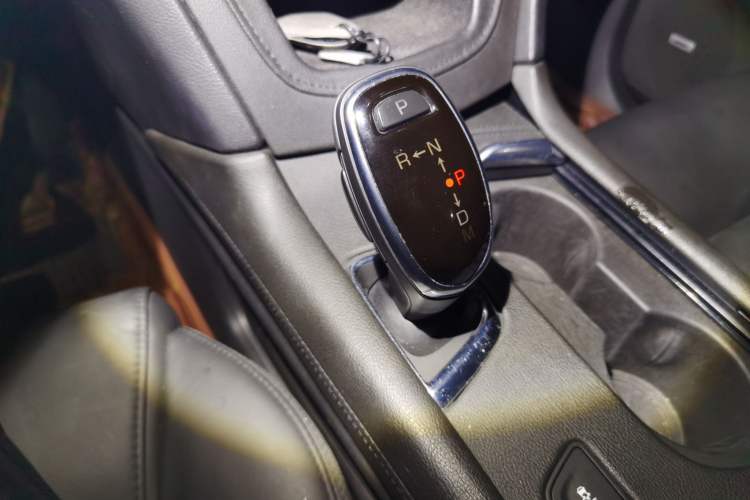 Used Cadillac XT5 2016 25T Luxury Model Gear Lever