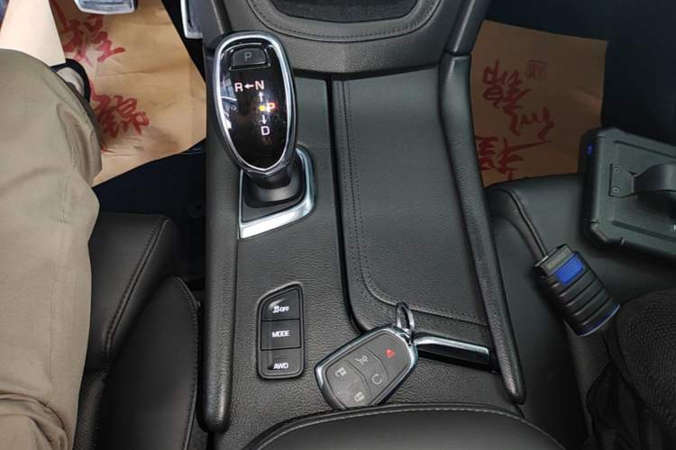 Used Cadillac XT5 2016 28T Four-Wheel Drive Luxury Model Gear Lever