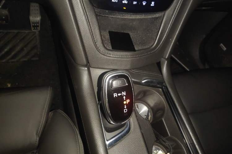 Used Cadillac XT5 2016 28T Four-Wheel Drive Luxury Model Gear Lever