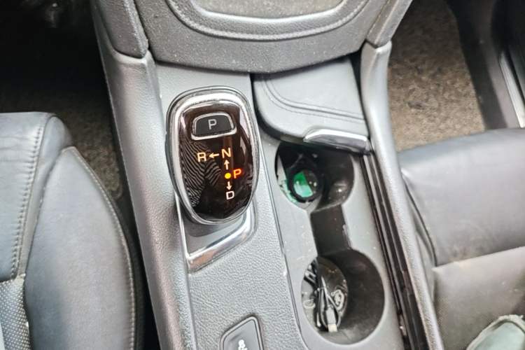 Used Cadillac XT5 2016 25T Luxury Model Gear Lever