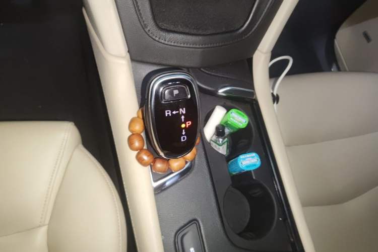 Used Cadillac XT5 2016 25T Tech Edition Gear Lever