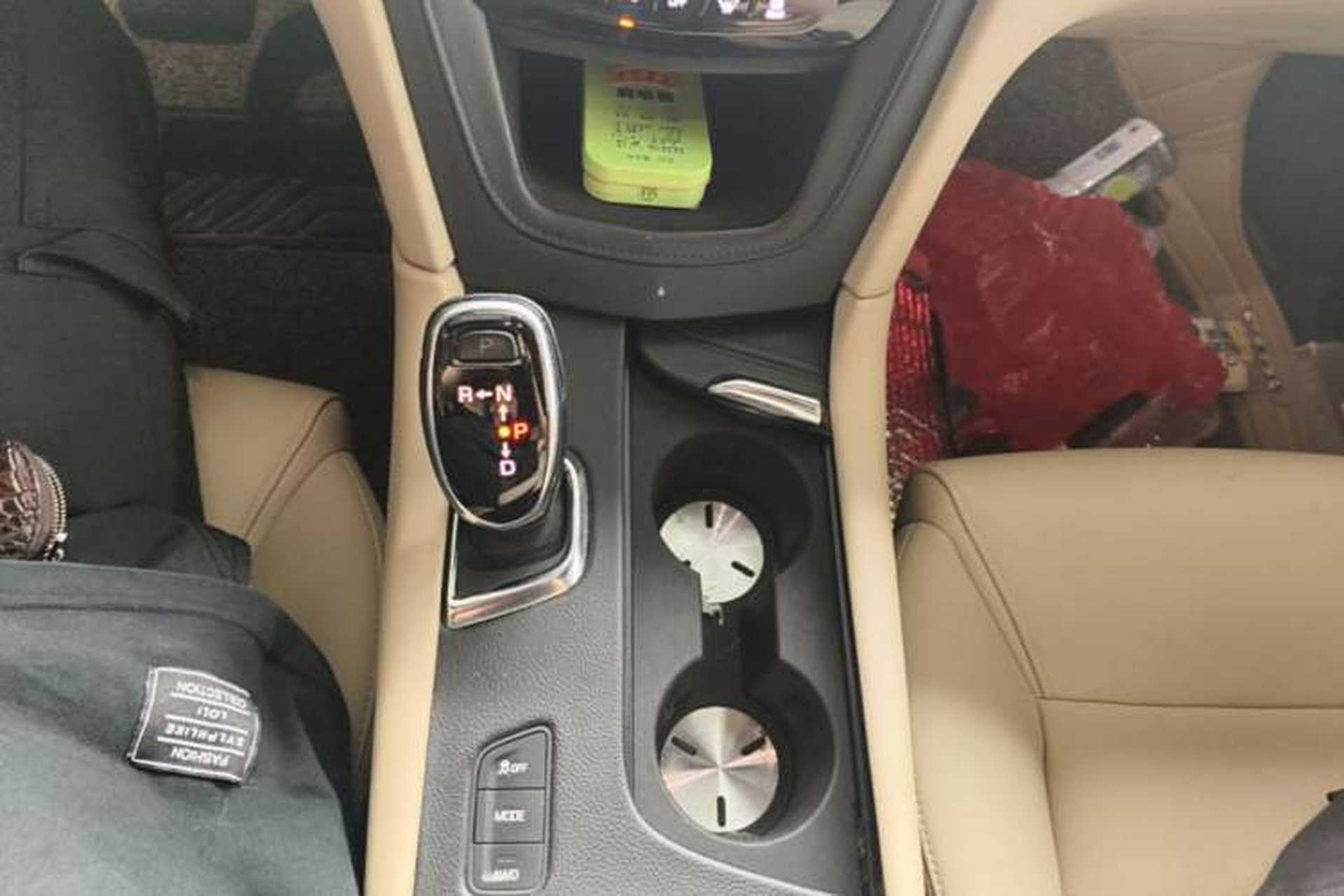 Used Cadillac XT5 2016 28T Four-Wheel Drive Tech Version Gear Lever