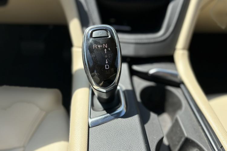 Used Cadillac XT5 2016 25T Tech Edition Gear Lever