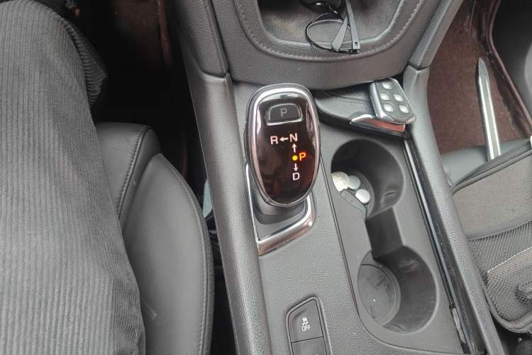 Used Cadillac XT5 2016 25T Luxury Model Gear Lever