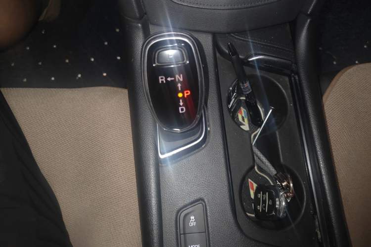 Used Cadillac XT5 2016 25T Luxury Model Gear Lever