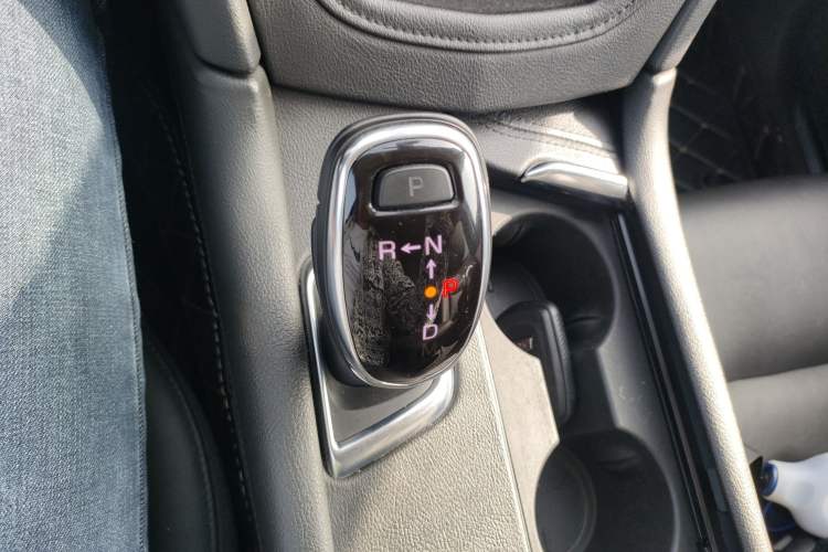 Used Cadillac XT5 2016 25T Luxury Model Gear Lever