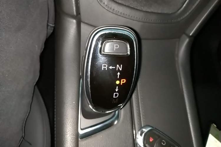 Used Cadillac XT5 2016 25T Luxury Model Gear Lever