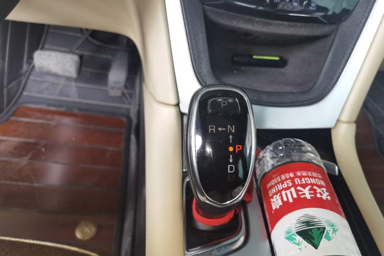 Used Cadillac XT5 2016 25T Tech Edition Gear Lever