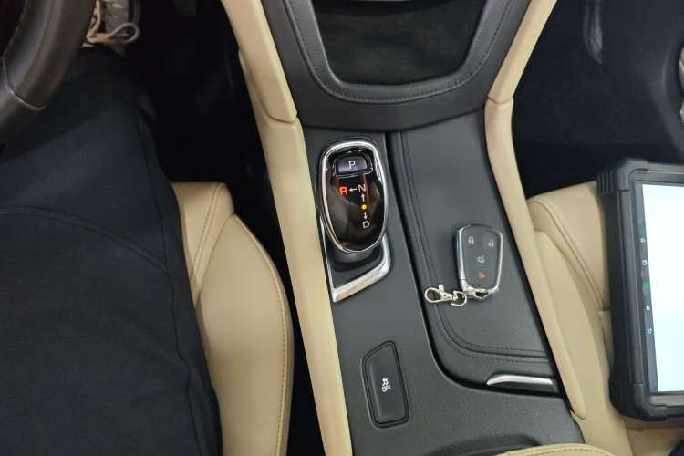 Used Cadillac XT5 2016 25T Tech Edition Gear Lever