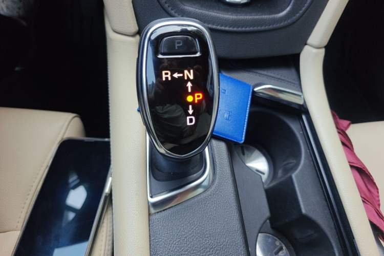 Used Cadillac XT5 2016 28T Four-Wheel Drive Tech Version Gear Lever