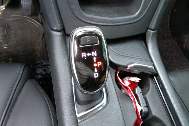 Used Cadillac XT5 2016 25T Luxury Model Gear Lever