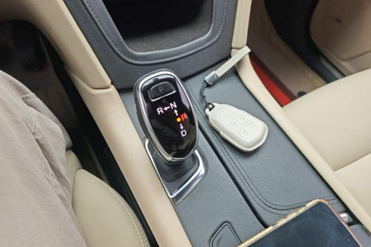 Used Cadillac XT5 2016 25T Tech Edition Gear Lever