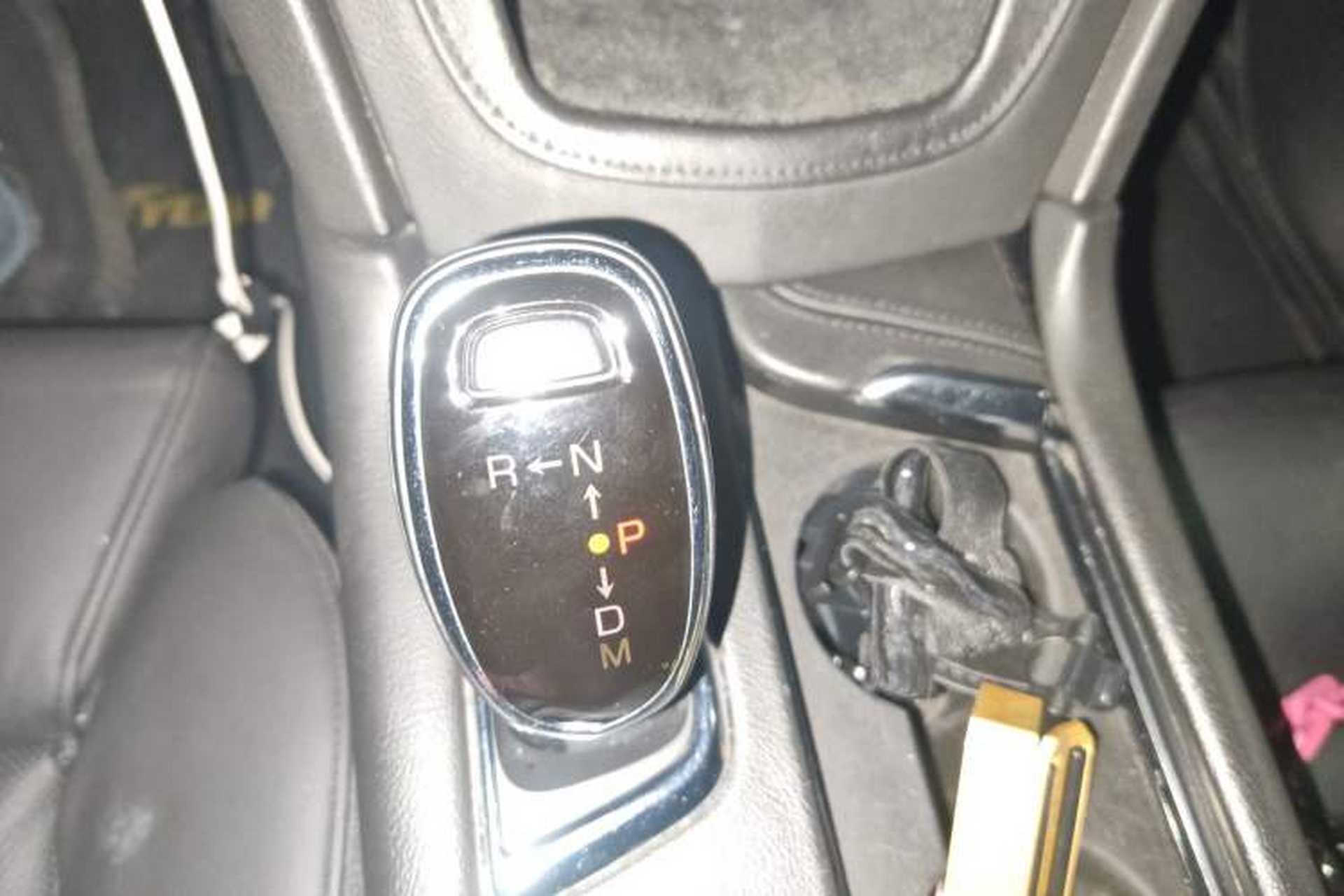 Used Cadillac XT5 2016 28T Four-Wheel Drive Tech Version Gear Lever