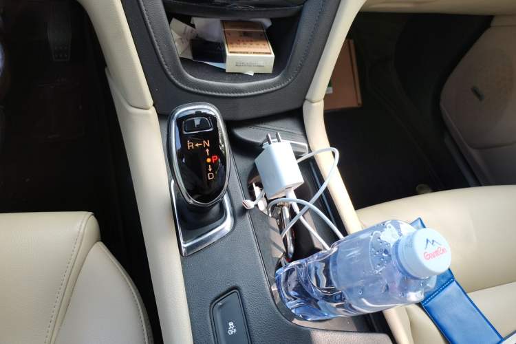 Used Cadillac XT5 2016 25T Tech Edition Gear Lever