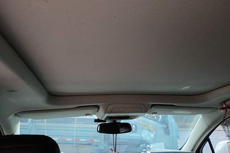 Used Cadillac XT5 2016 25T Luxury Model Headliner