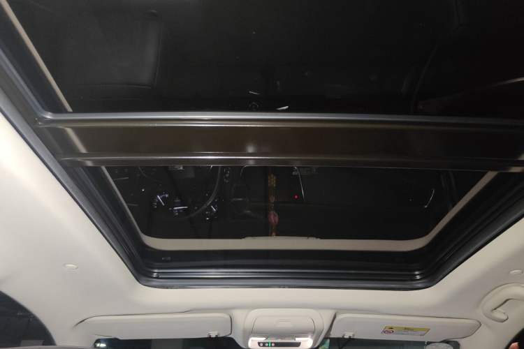 Used Cadillac XT5 2016 28T Four-Wheel Drive Luxury Model Headliner