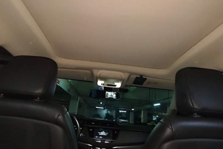 Used Cadillac XT5 2016 25T Luxury Model Headliner